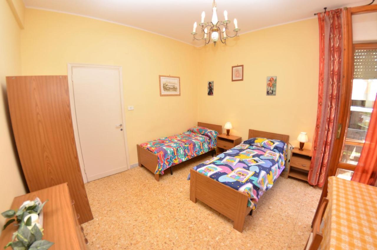 Carnevale Apartment เวียเรจโจ ภายนอก รูปภาพ